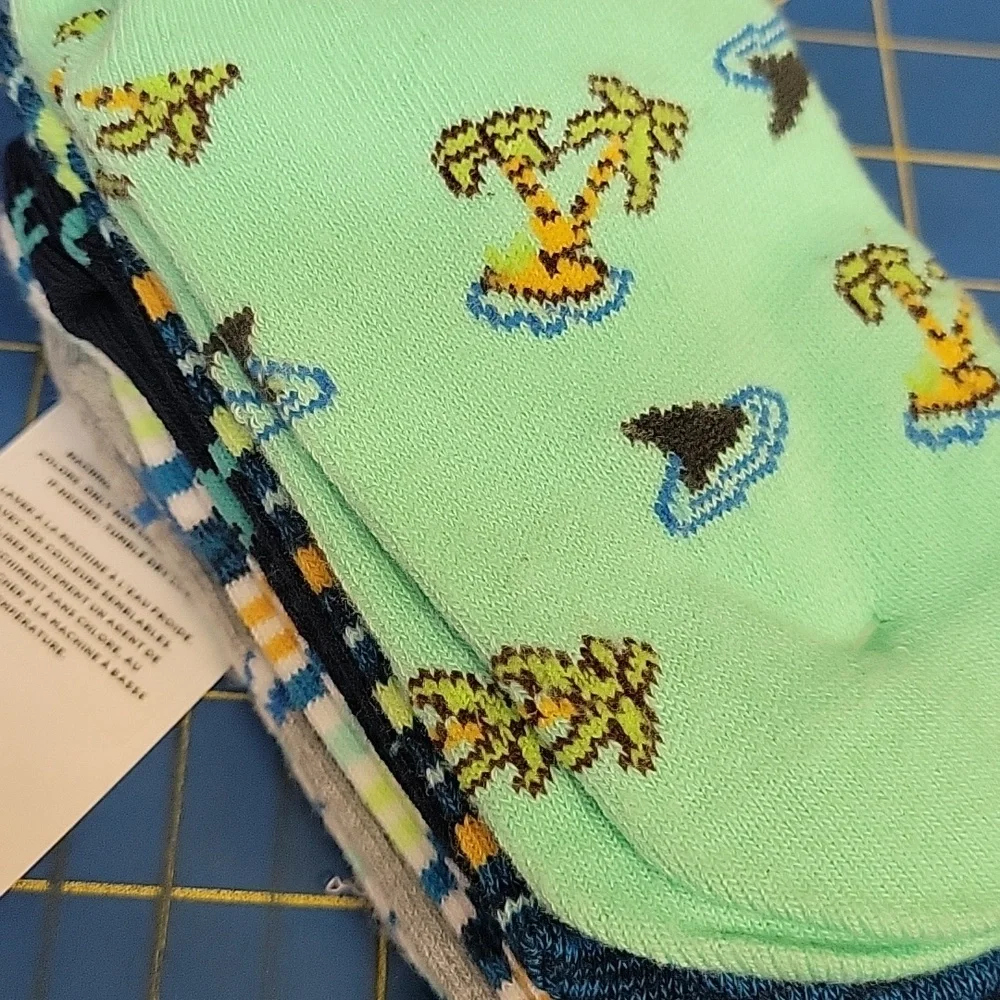 Shark Attack Novelty Socks Pack 6 Pack NWT